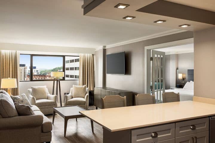 Room 7 of 90