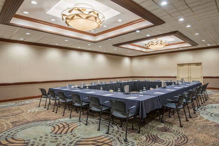 Ballroom/Hall 40 of 90