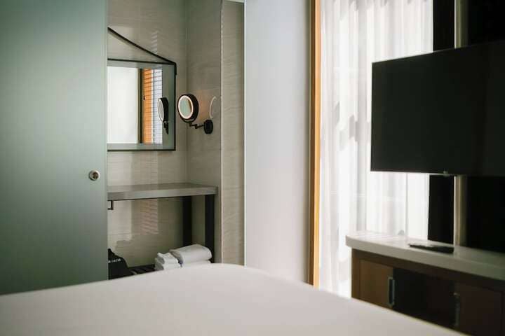 Room 26 of 134