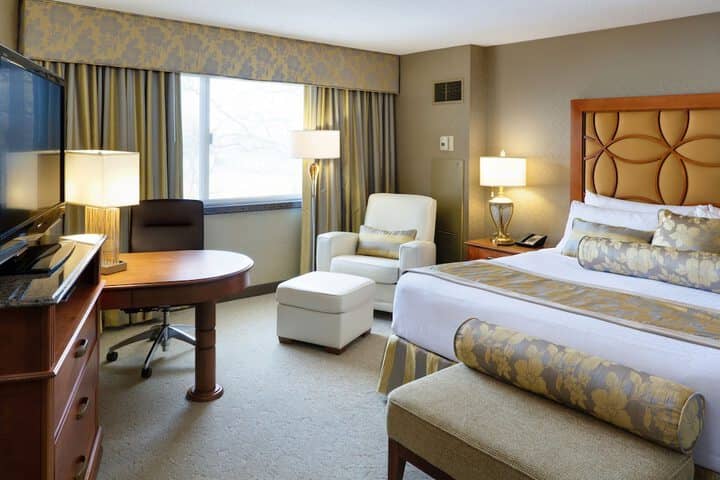 Room 4 of 107